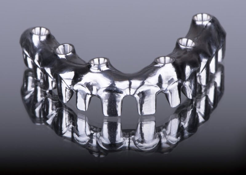 Armature titane usinée CFAO – Barre implantaire sur mesure pour prothèse fixe